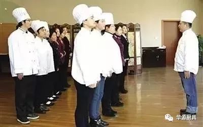 牛掰的厨师长，是这样开例会的！